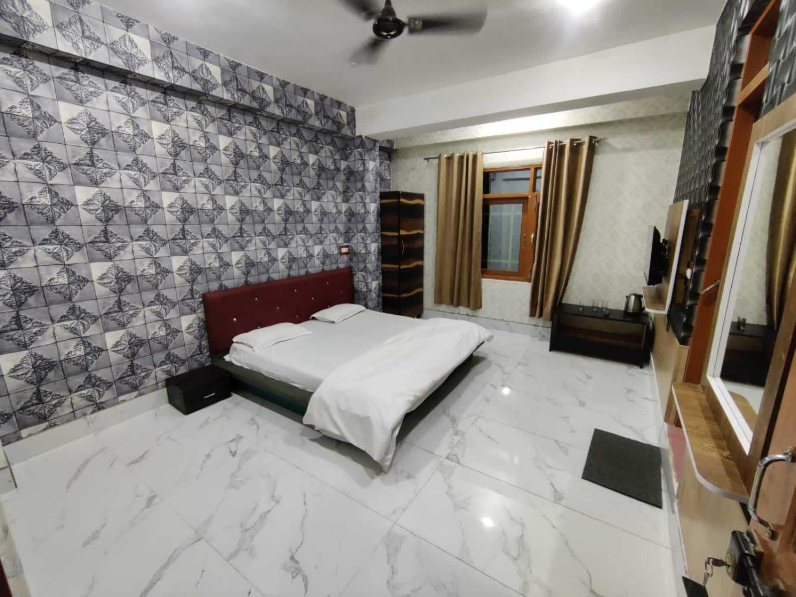 OYO 90740 Hotel Graceland Srīnagar Exterior foto