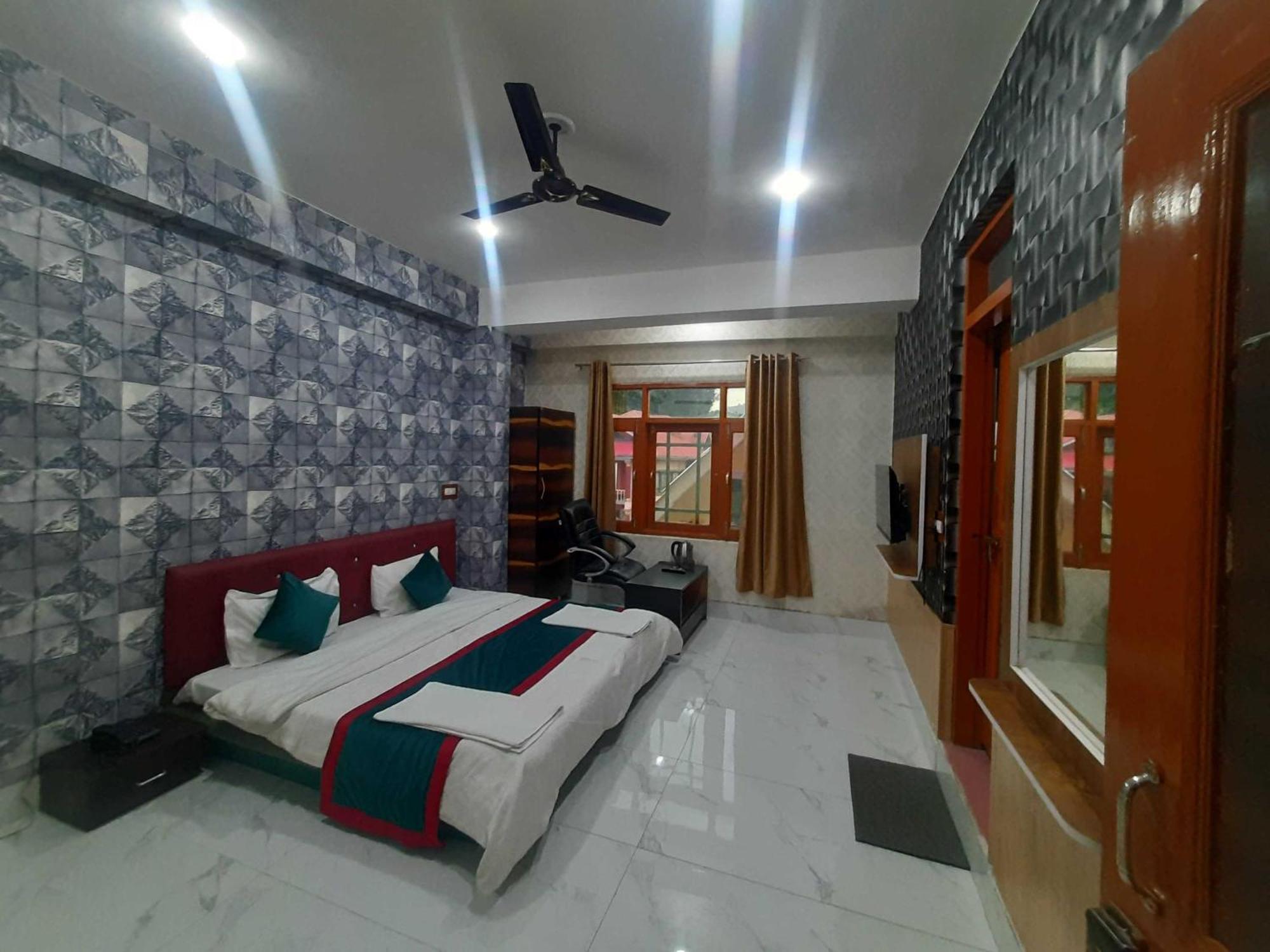 OYO 90740 Hotel Graceland Srīnagar Exterior foto